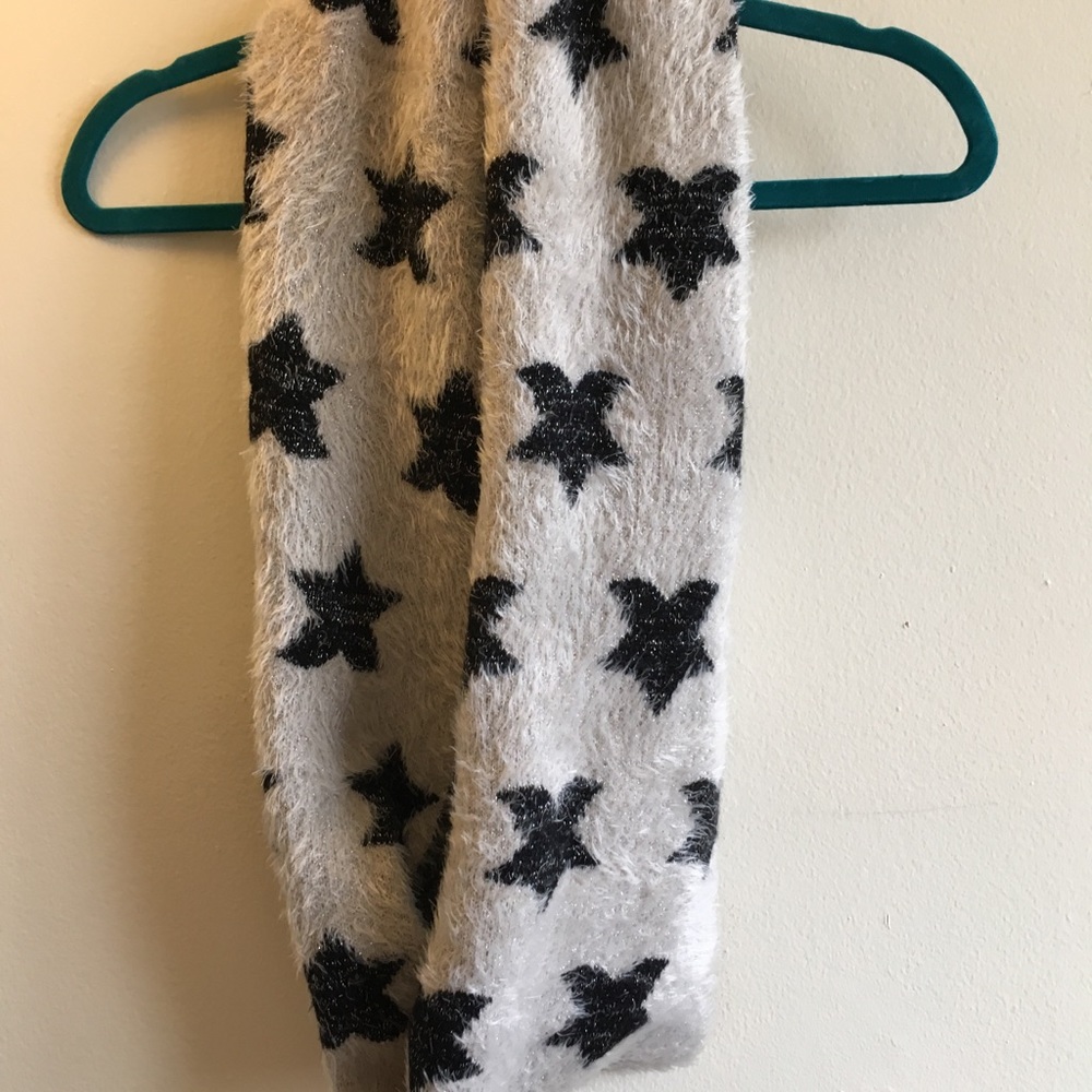 Fuzzy Star Scarf